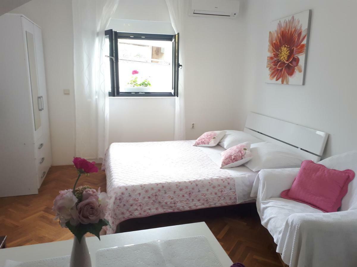 Apartments Ivano Split Exterior photo